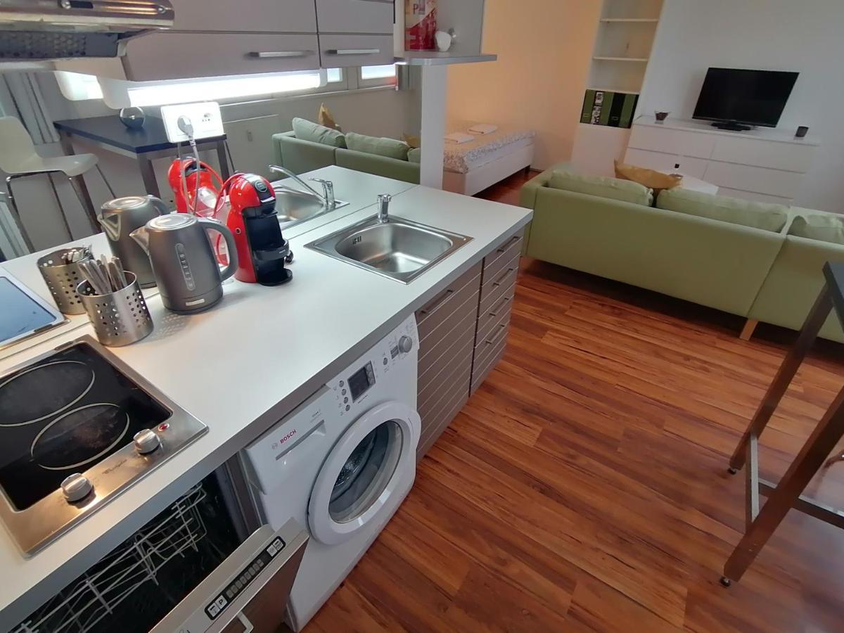 Golden Family Apartments ปราก ภายนอก รูปภาพ