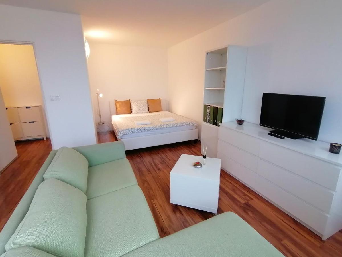 Golden Family Apartments ปราก ภายนอก รูปภาพ